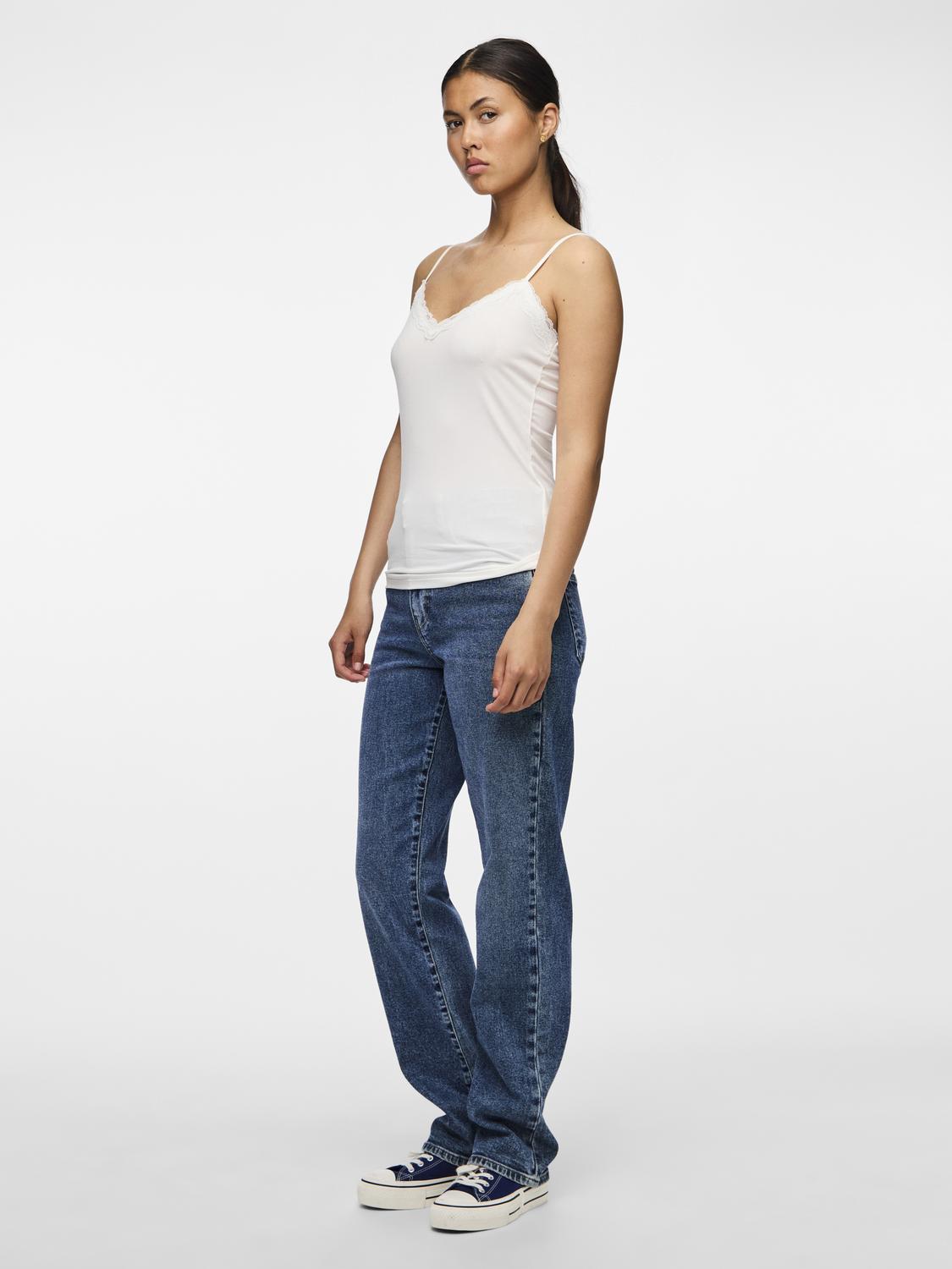 model_shot-front_full